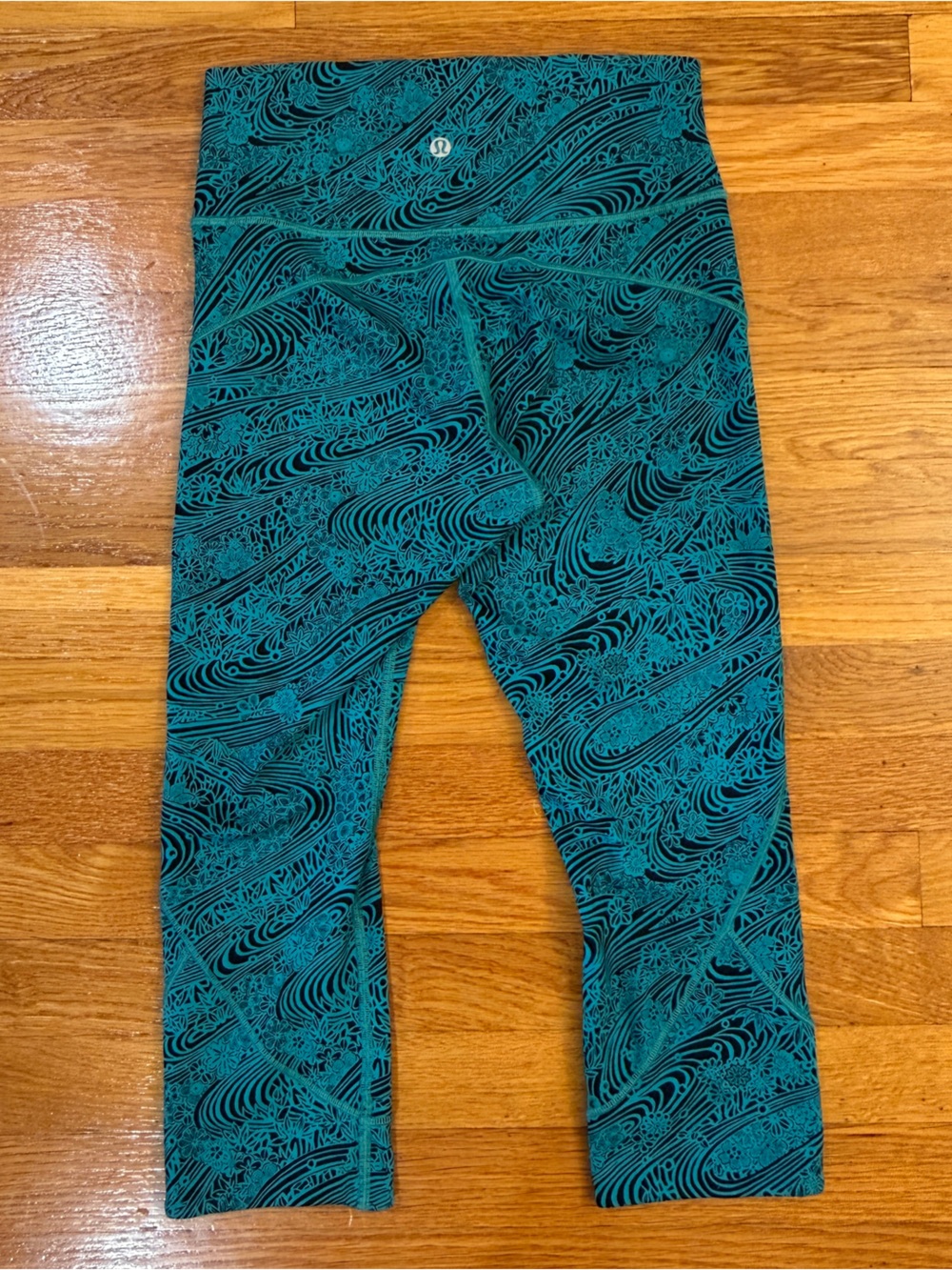 Lululemon In Movement Crop *Everlux 19" Kitakami Spirit Green Black - Size 6